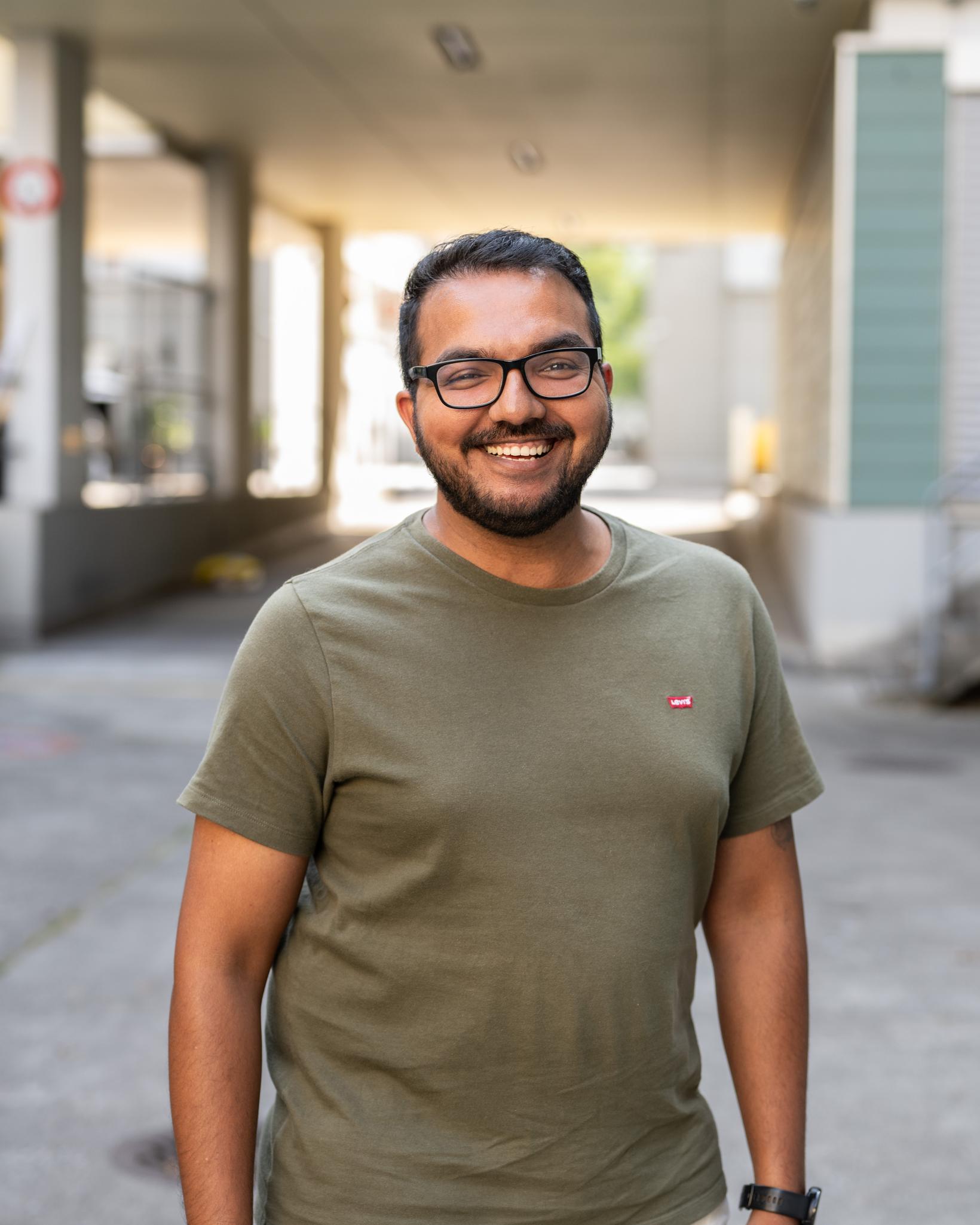 Portrait of  Vinoth Thevaseelan