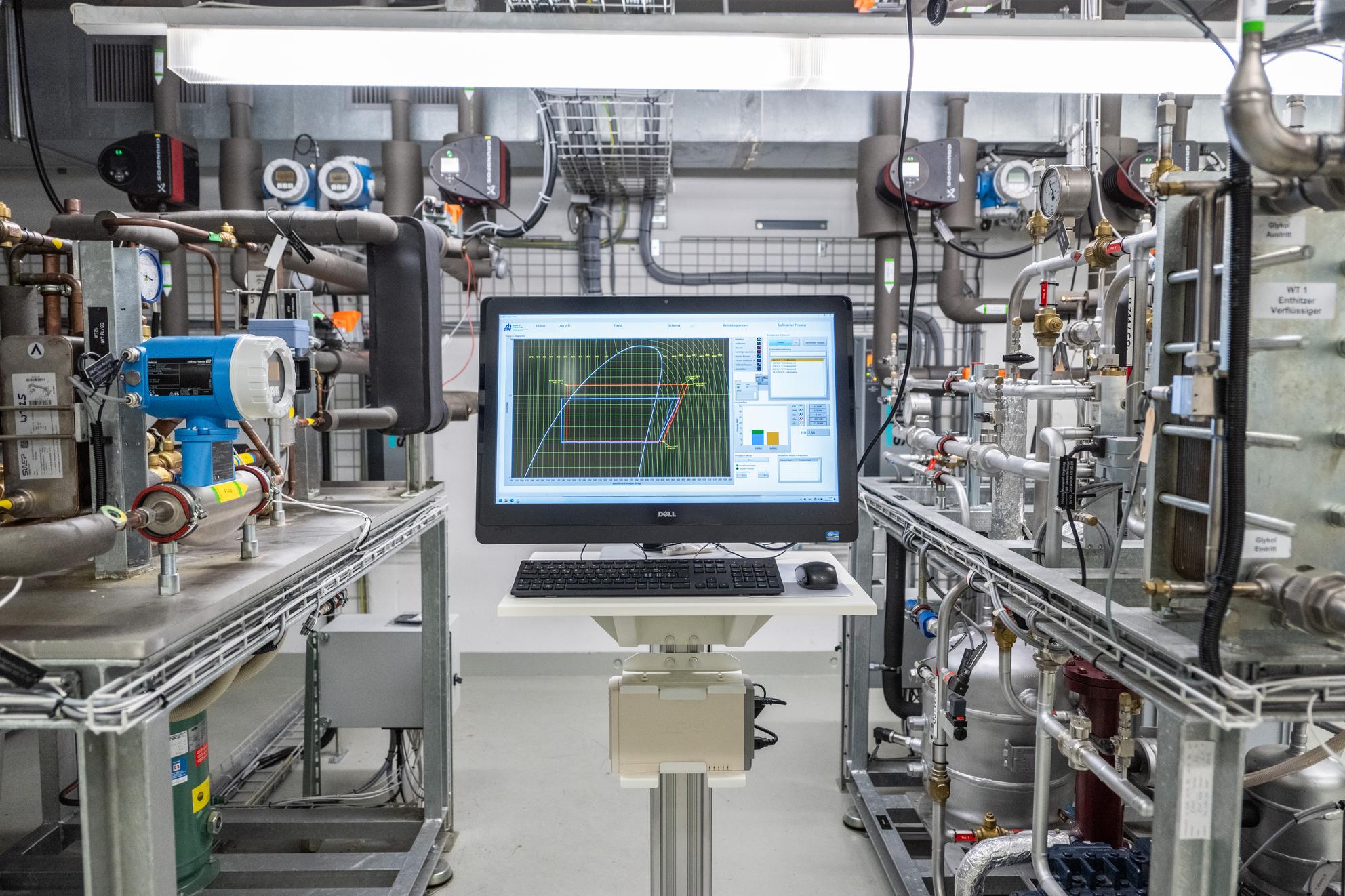 Bild von Matthias Brügger gibt sein Fachwissen als Dozent weiter